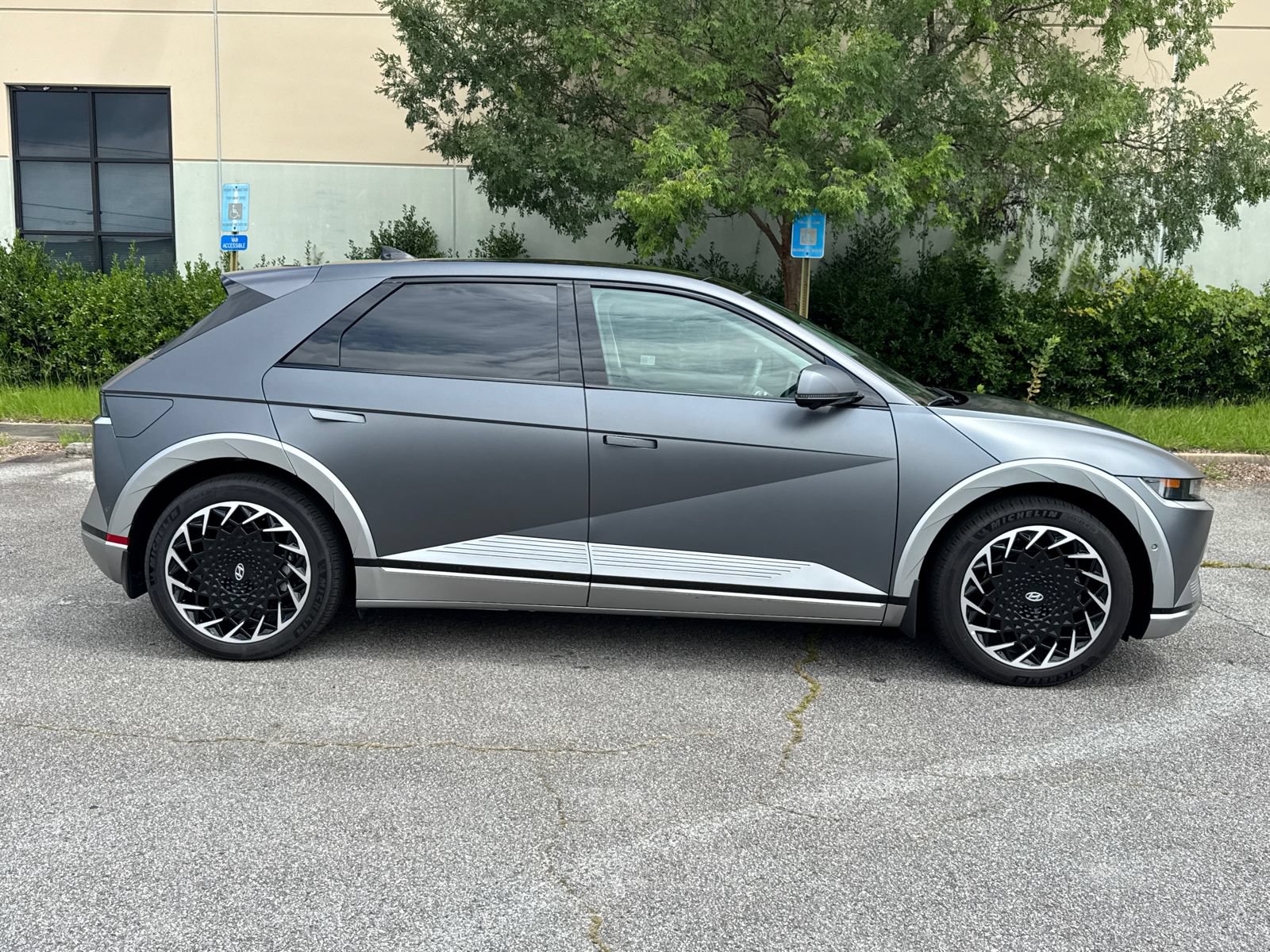 Used 2024 Hyundai Ioniq 5 Limited AWD/4WD image 4