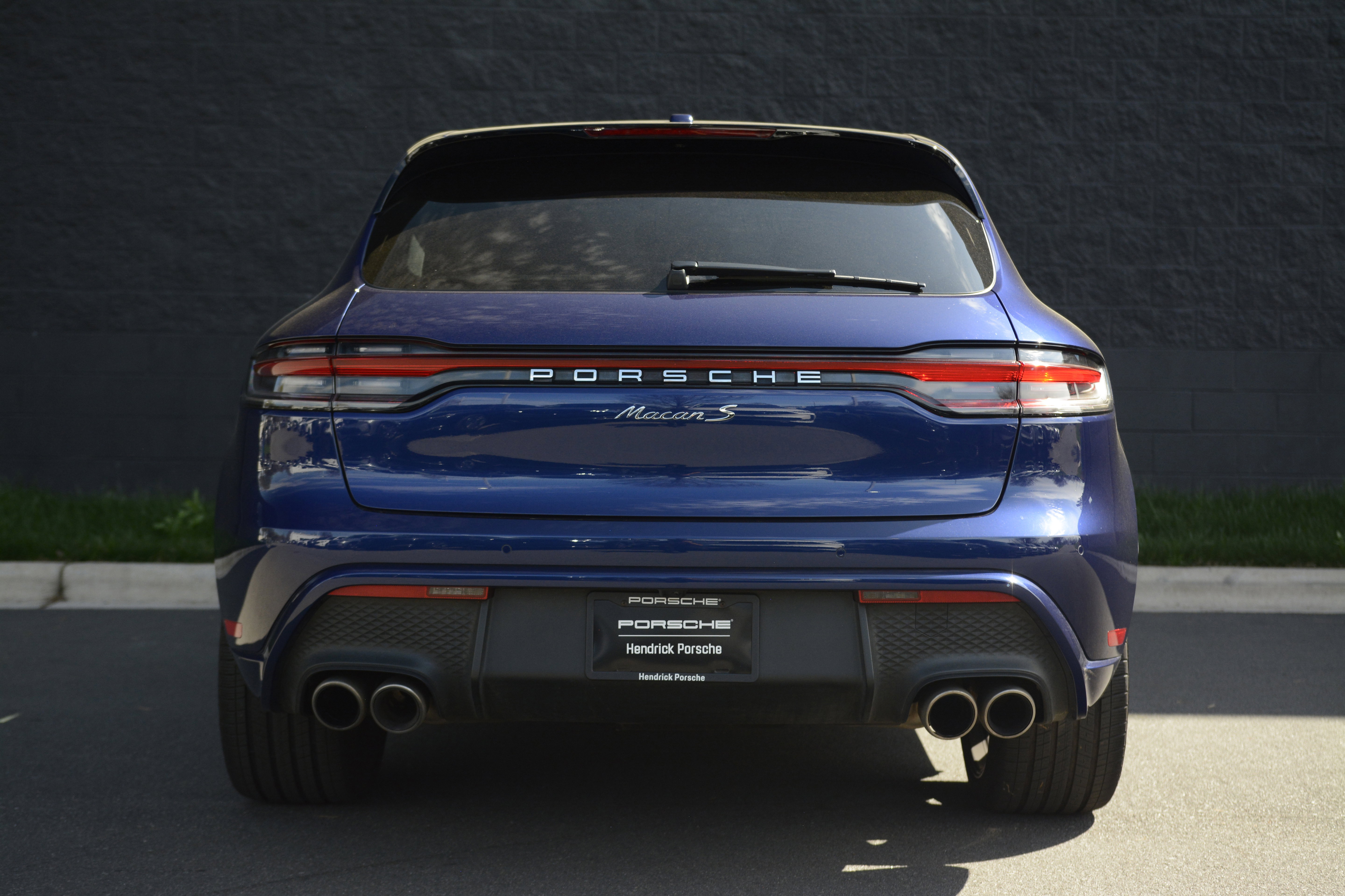 Certified 2025 Porsche Macan S AWD/4WD image 6