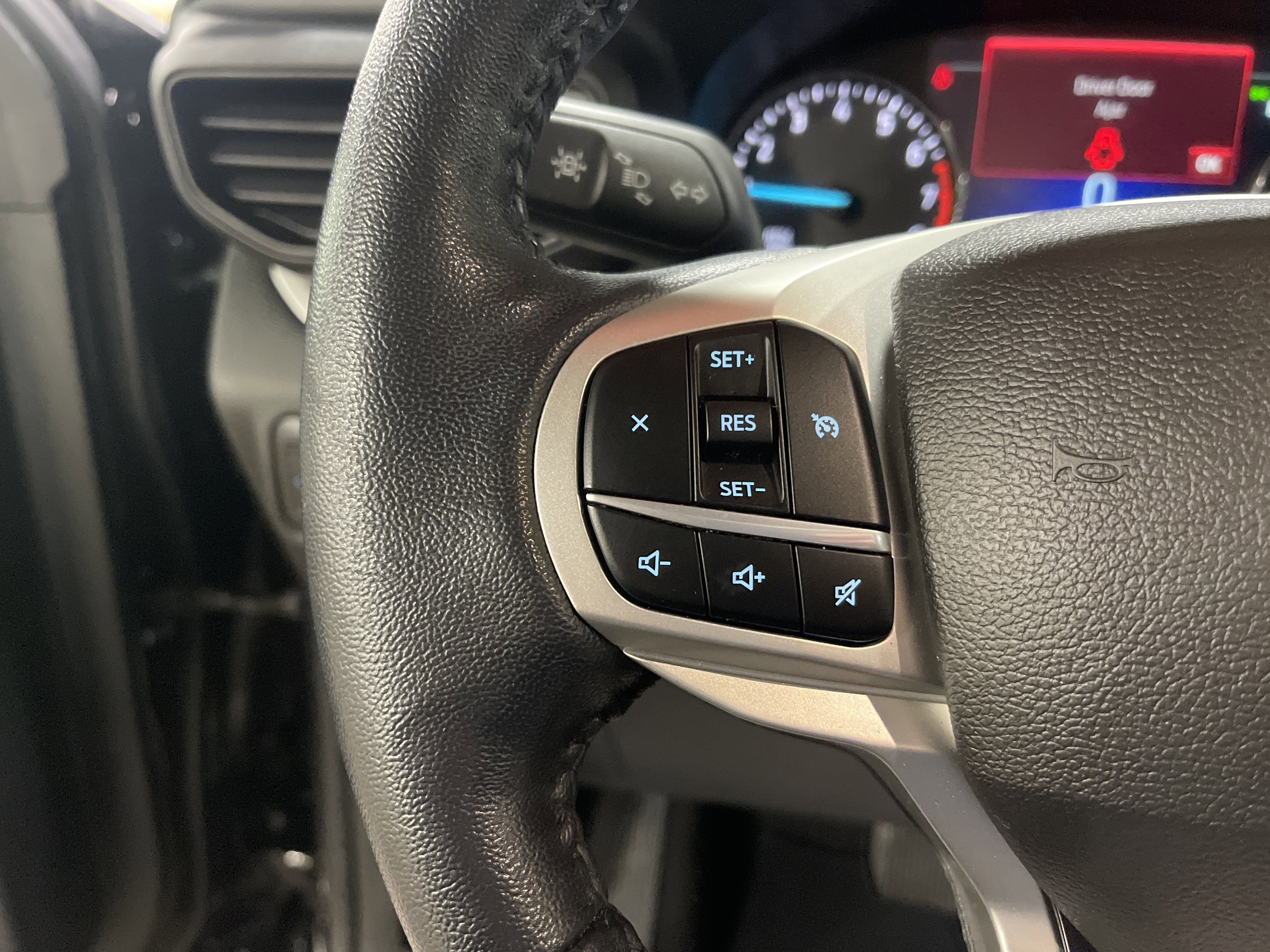 Used 2022 Ford Explorer XLT w/ Class IV Trailer Tow Package image 18