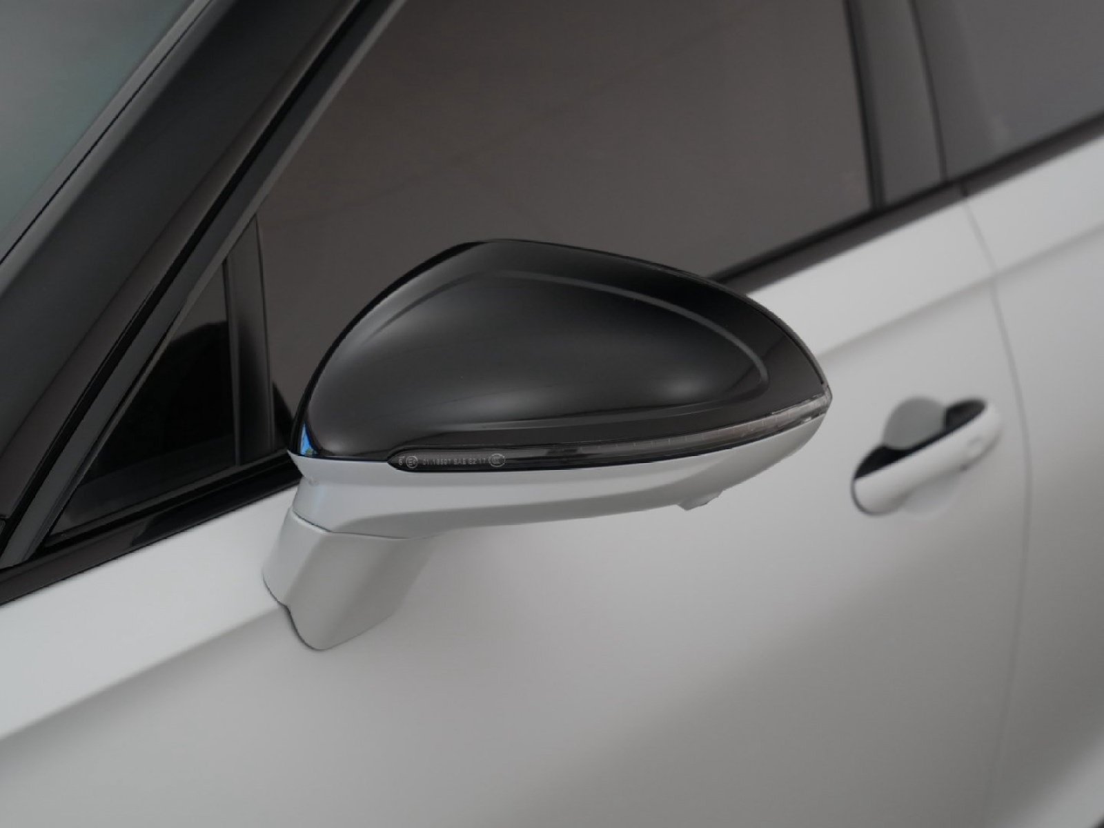 Used 2026 Bentley Flying Spur Azure AWD/4WD image 10