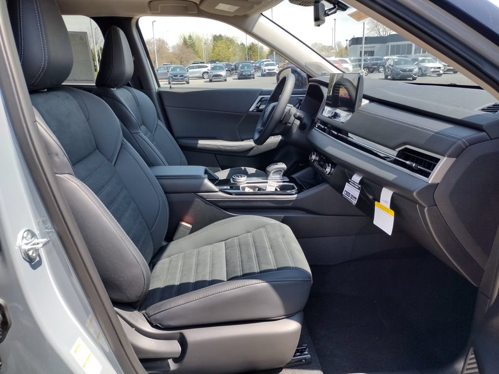 New 2026 Mitsubishi Outlander AWD image 12