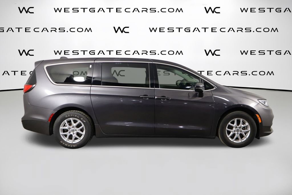 Used 2023 Chrysler Pacifica Touring-L FWD image 44