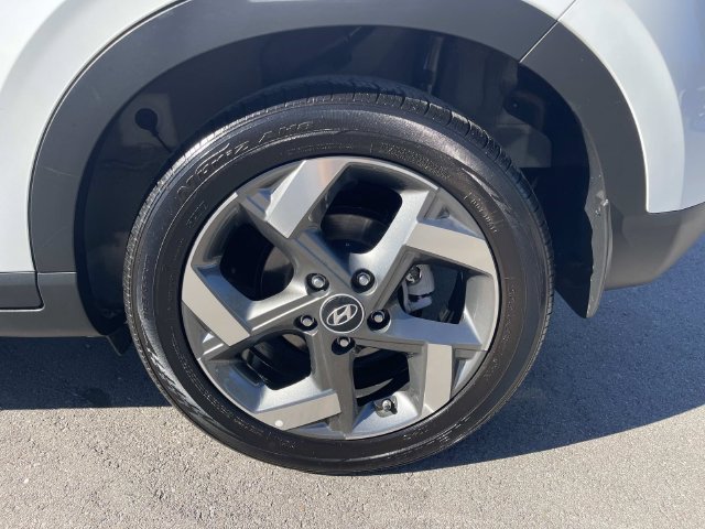 Certified 2025 Hyundai Venue Limited FWD image 11