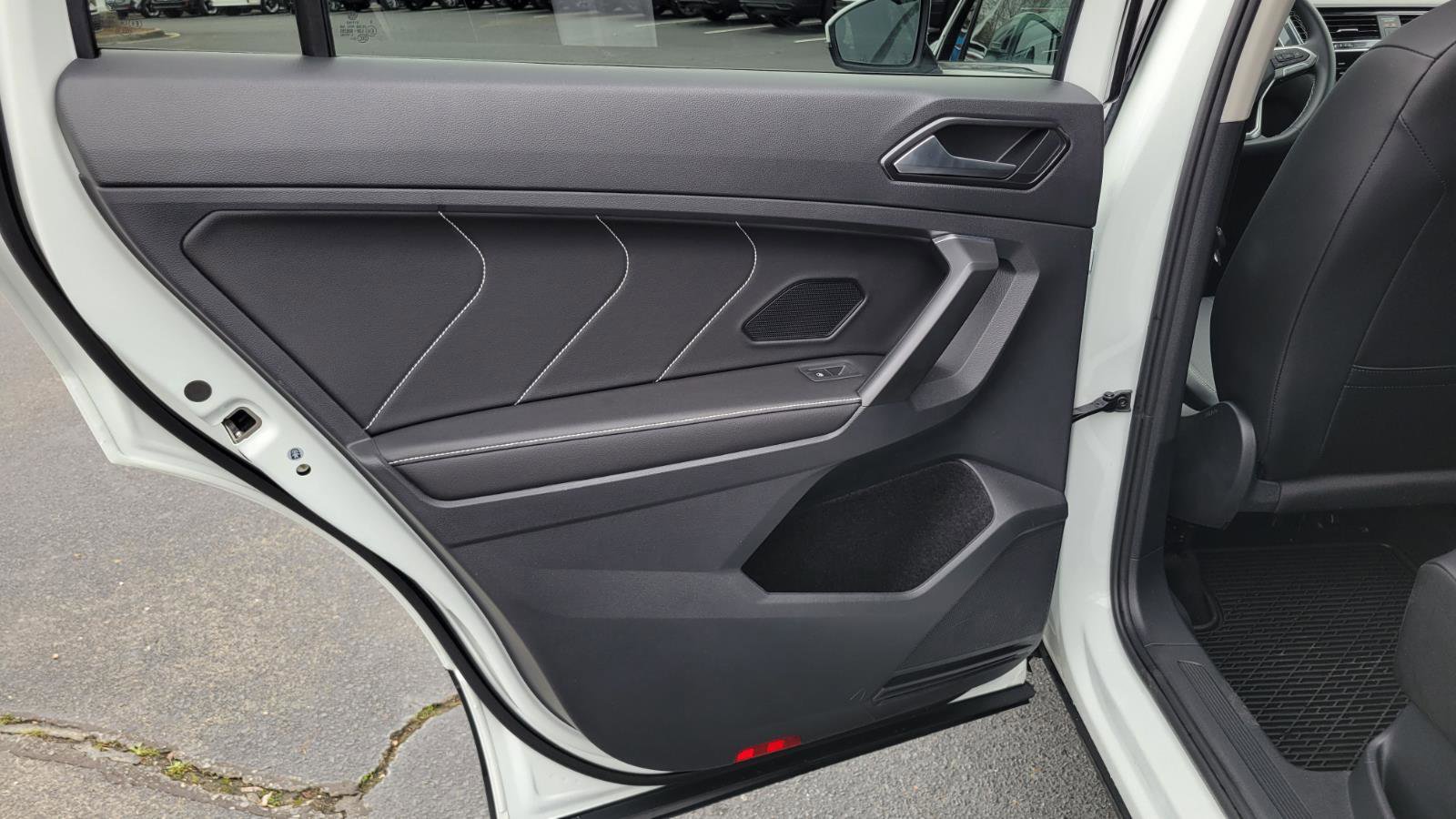 Certified 2023 Volkswagen Tiguan SE w/ Panoramic Sunroof Package image 32