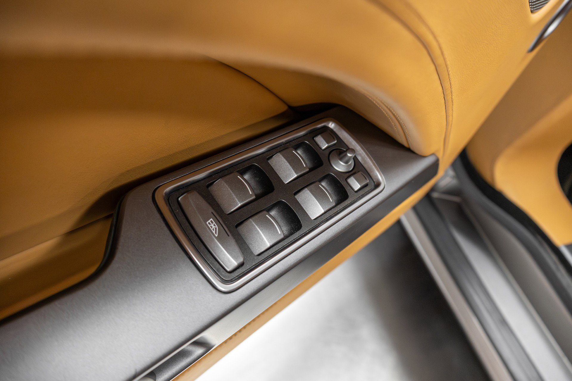 Used 2016 Aston Martin Rapide S image 53