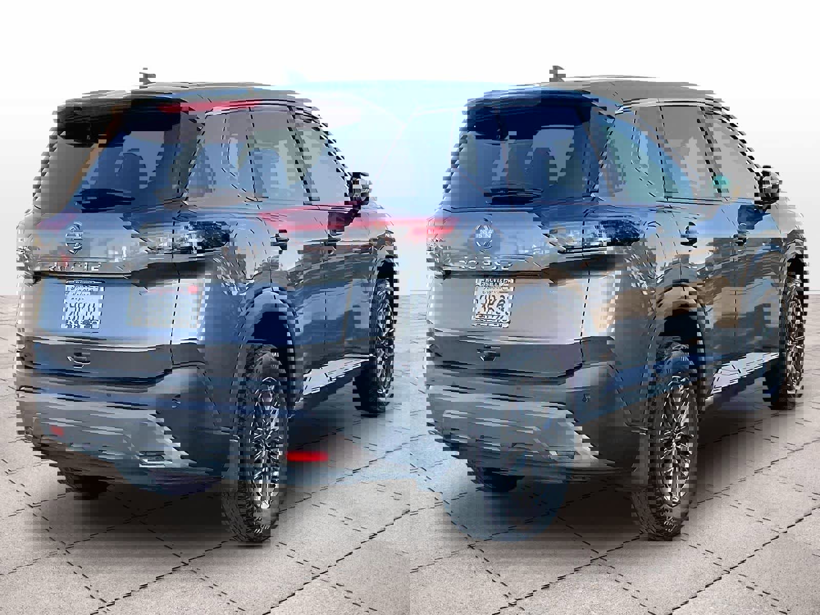 Used 2023 Nissan Rogue S image 15