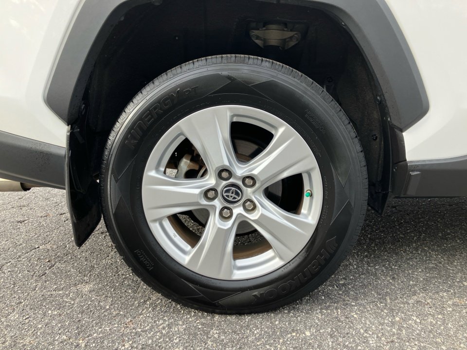 Used 2021 Toyota RAV4 LE image 27