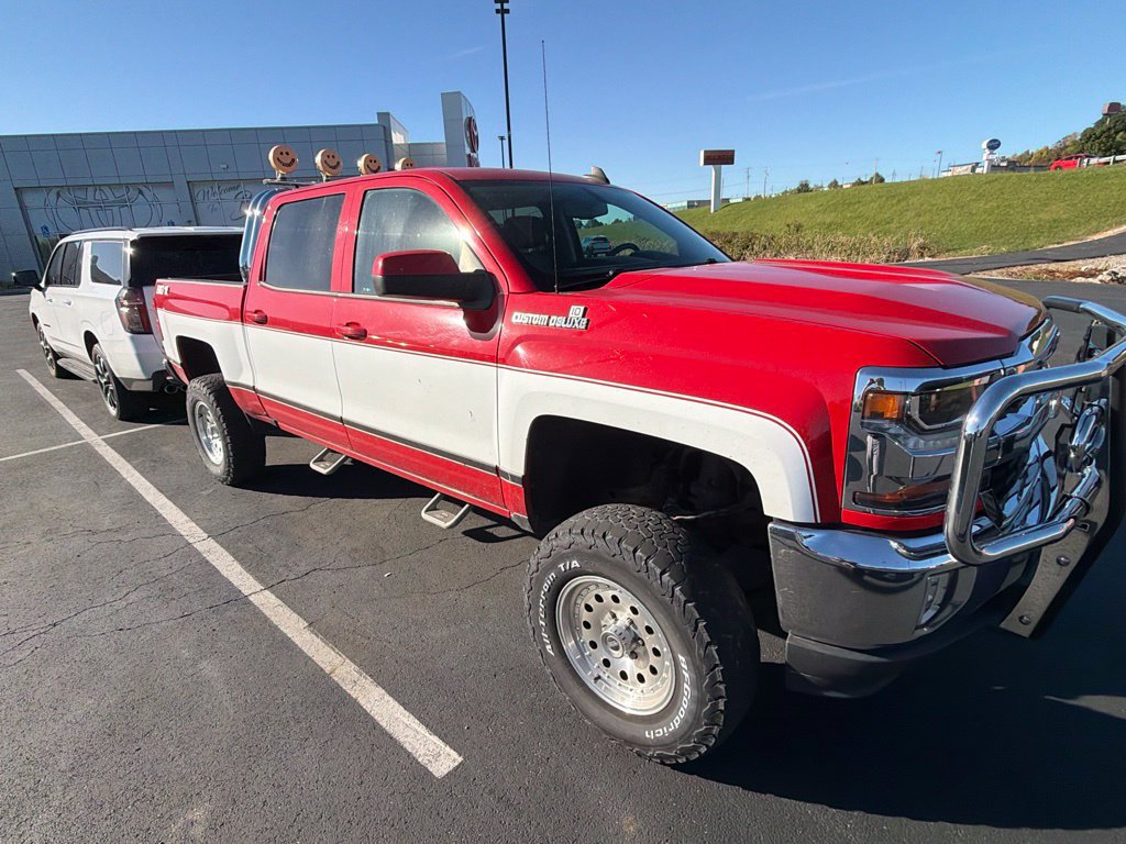 Used 2018 Chevrolet Silverado 1500 LT w/ All Star Edition AWD/4WD image 9