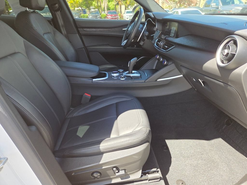 Used 2023 Alfa Romeo Stelvio Sprint RWD image 10