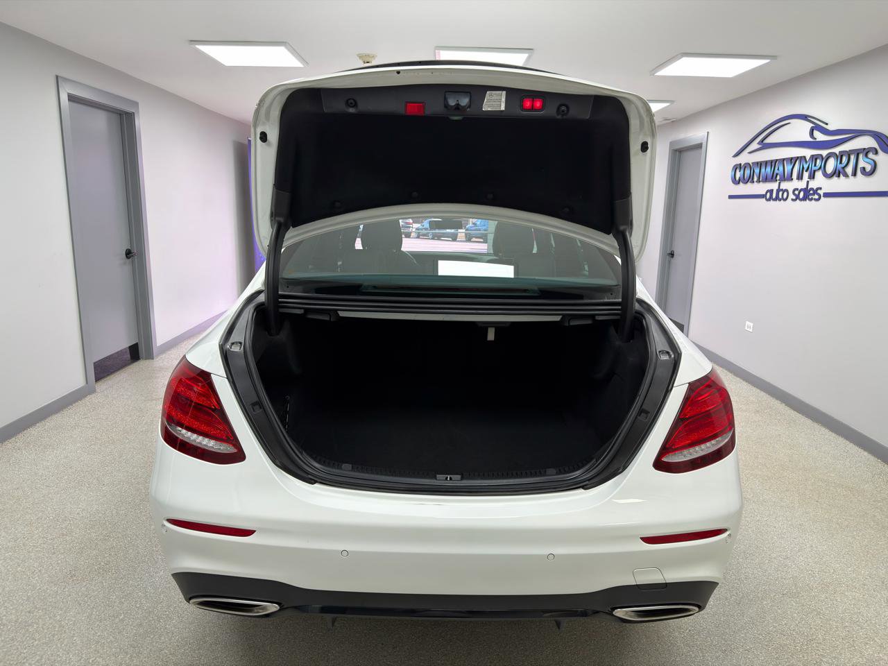 Used 2020 Mercedes-Benz E 350 E 350 4MATIC Sedan w/ Parking Assistance Package image 38