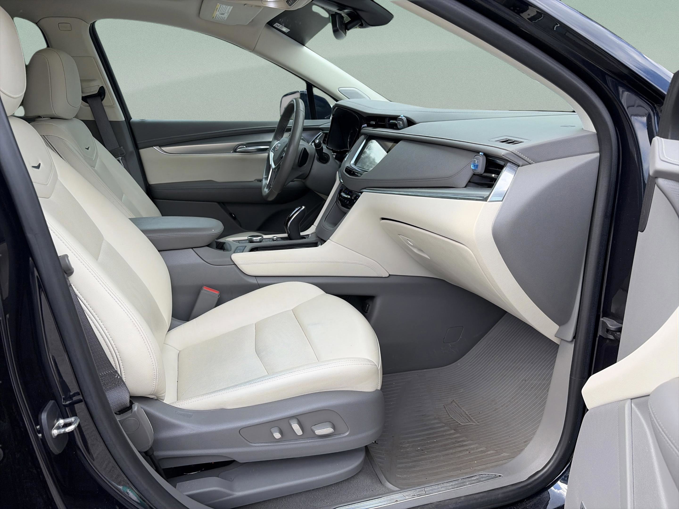 Used 2021 Cadillac XT5 Premium Luxury image 18