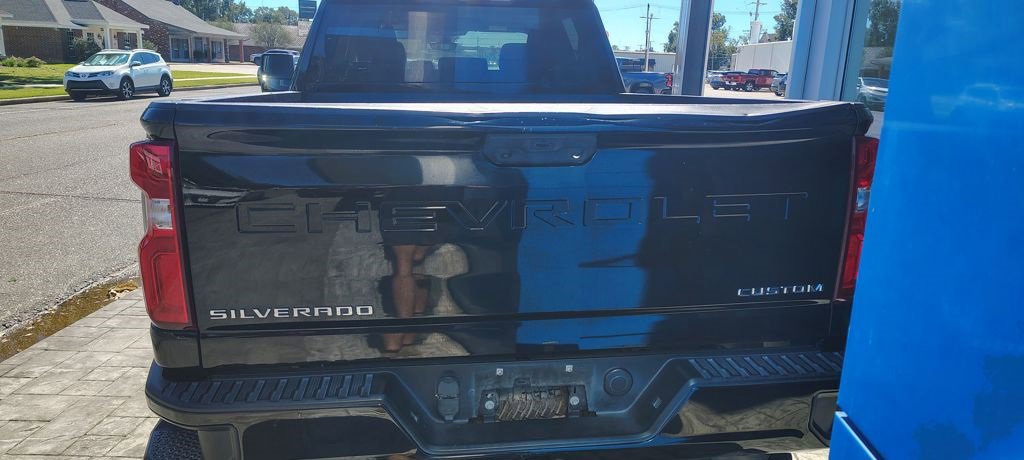 Used 2021 Chevrolet Silverado 2500 Custom w/ Custom Value Package image 6