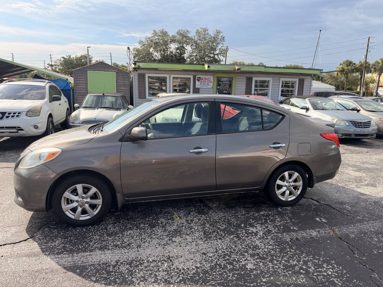 Used 2014 Nissan Versa SV w/ Convenience Package FWD image 6