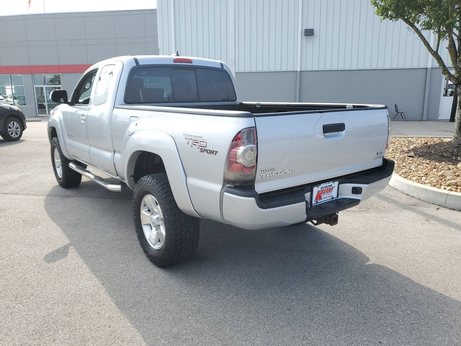 Used 2012 Toyota Tacoma 4x4 Access Cab V6 w/ TRD Sport Pkg image 3