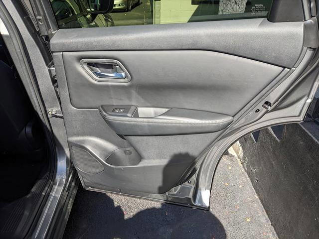 Used 2024 Nissan Rogue SV image 15