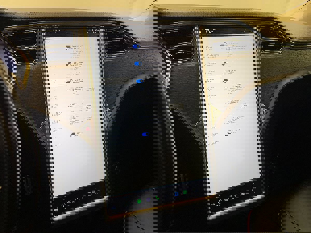 Used 2013 Tesla Model S Performance image 20