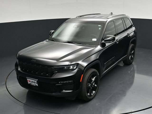 Used 2023 Jeep Grand Cherokee Limited w/ Black Appearance Package AWD/4WD image 52