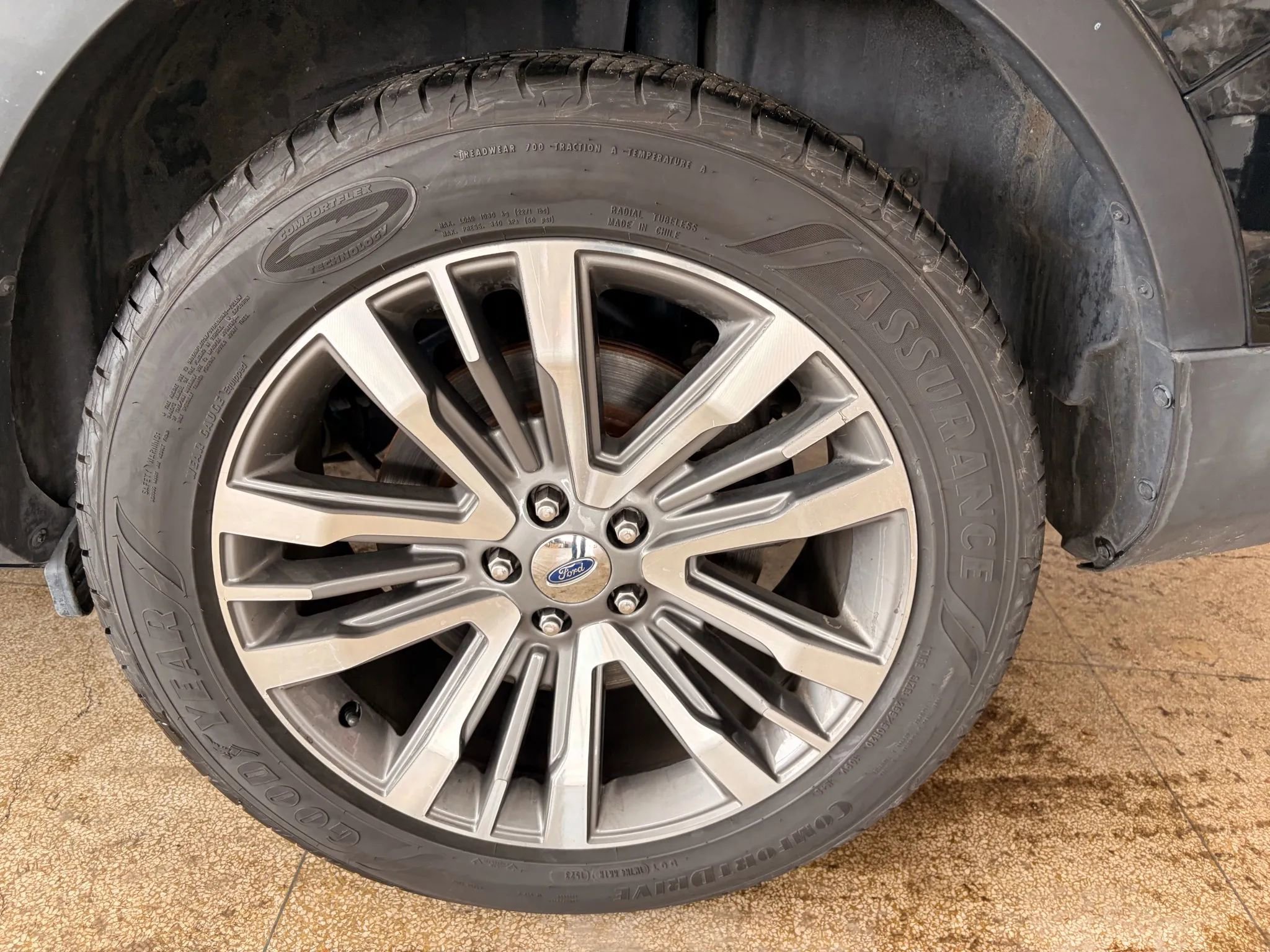 Used 2017 Ford Explorer Platinum image 41