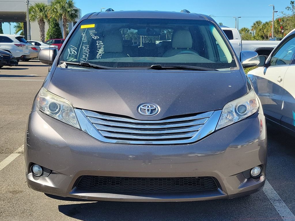 Used 2014 Toyota Sienna XLE image 2