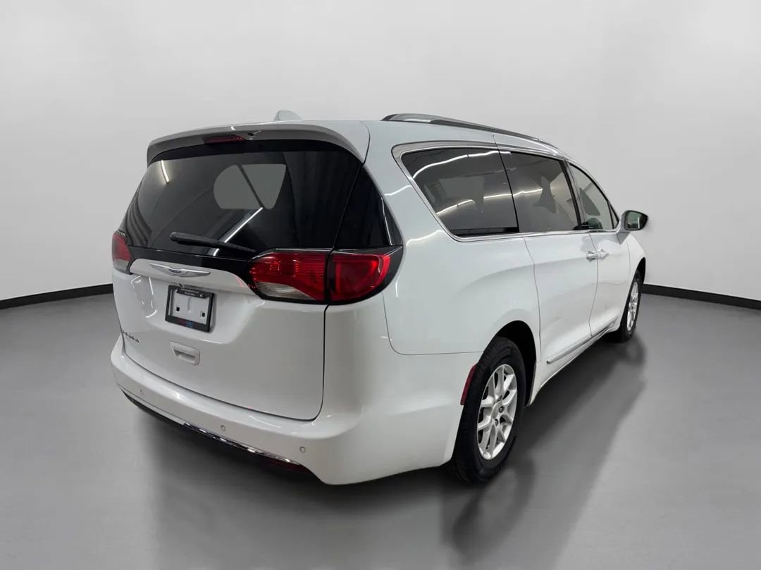 Used 2020 Chrysler Pacifica Touring-L FWD image 10