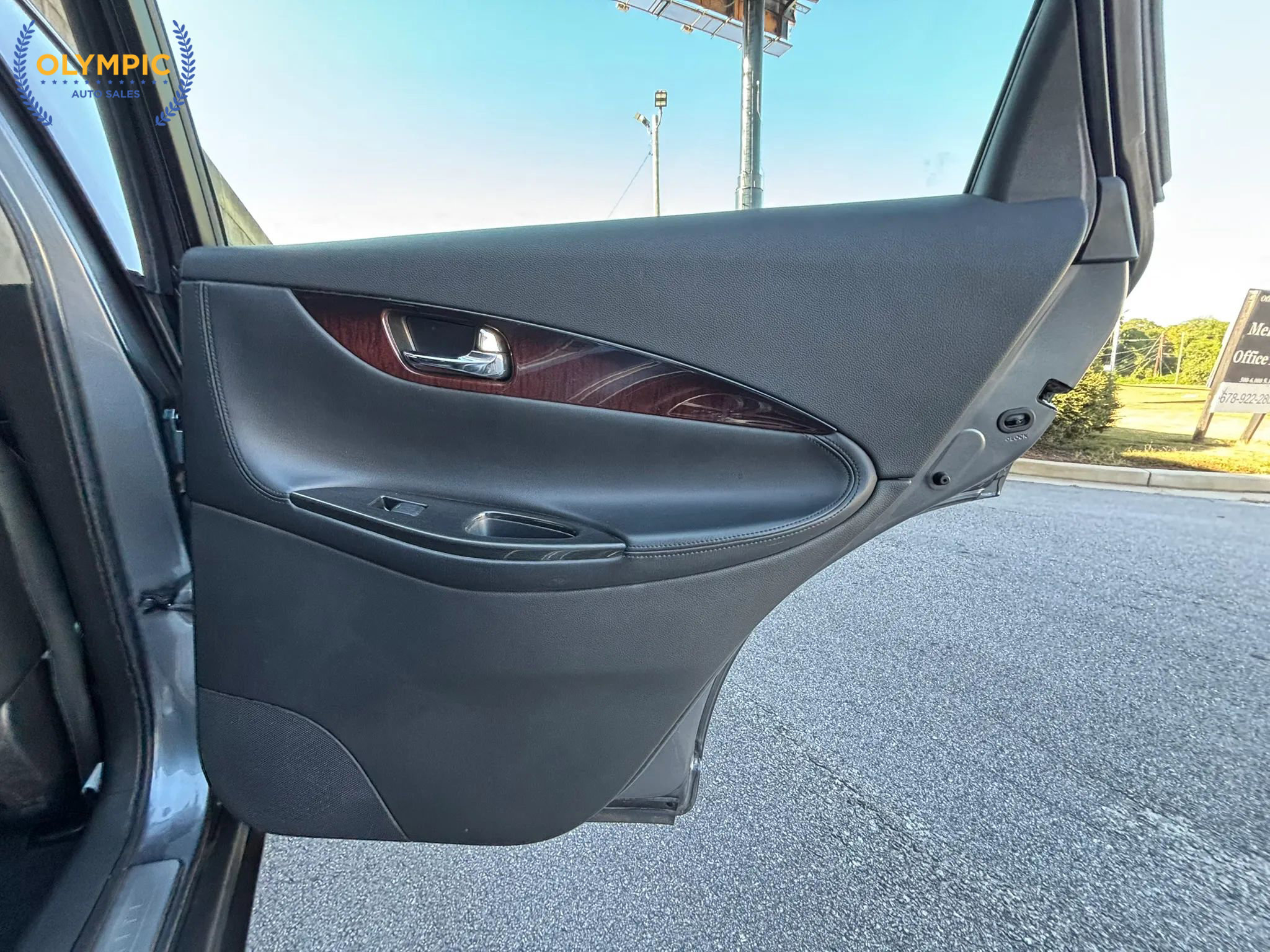 Used 2016 INFINITI QX50 AWD w/ Deluxe Touring Package image 44