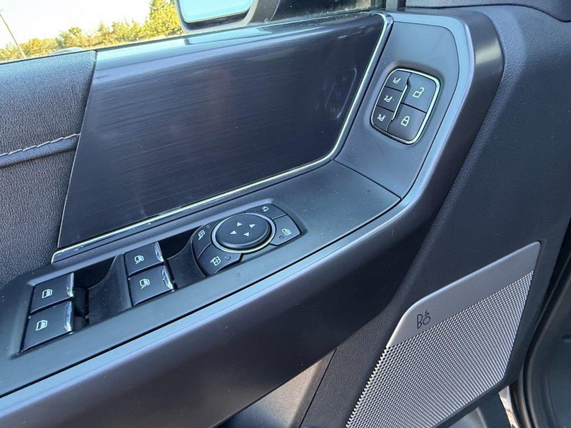 Used 2025 Ford F150 Lariat AWD/4WD image 28