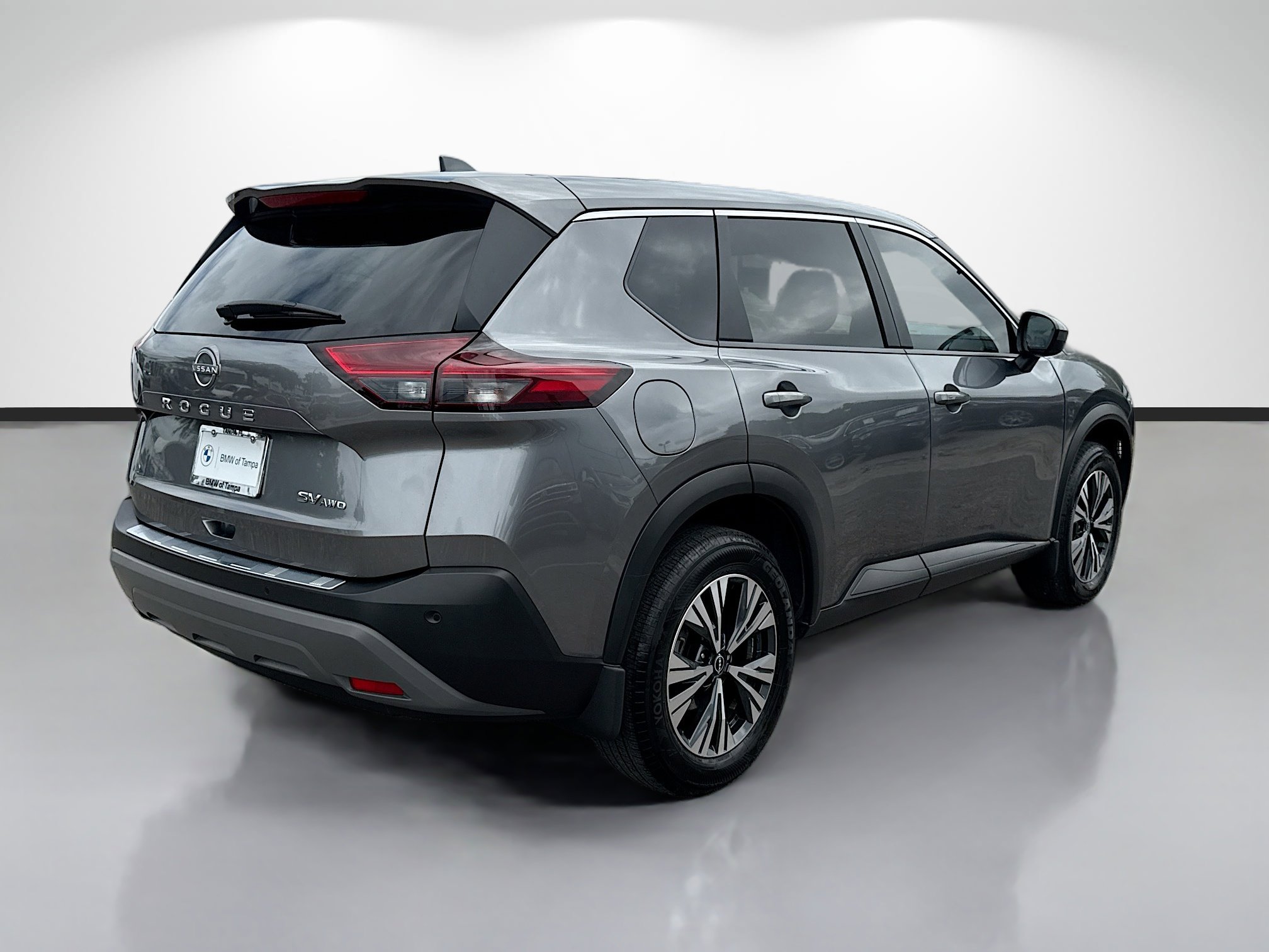 Used 2023 Nissan Rogue SV image 3