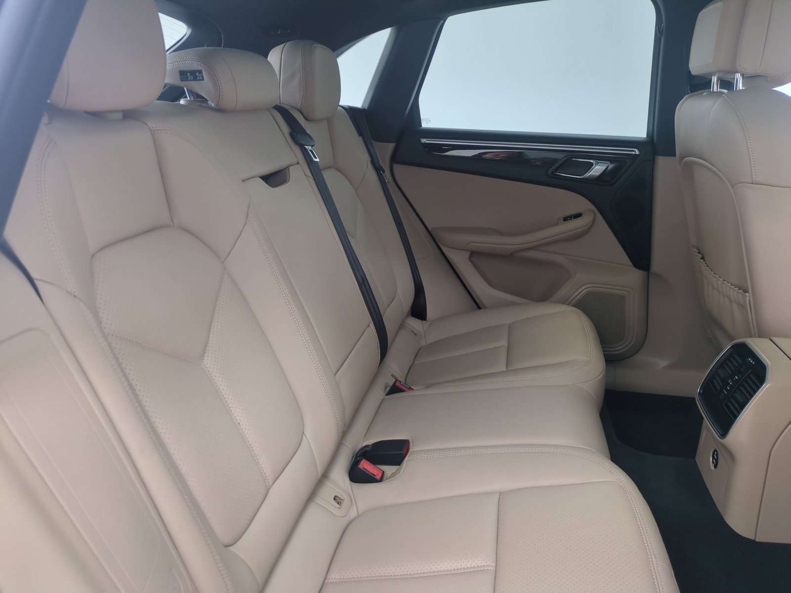 Certified 2020 Porsche Macan AWD/4WD image 24