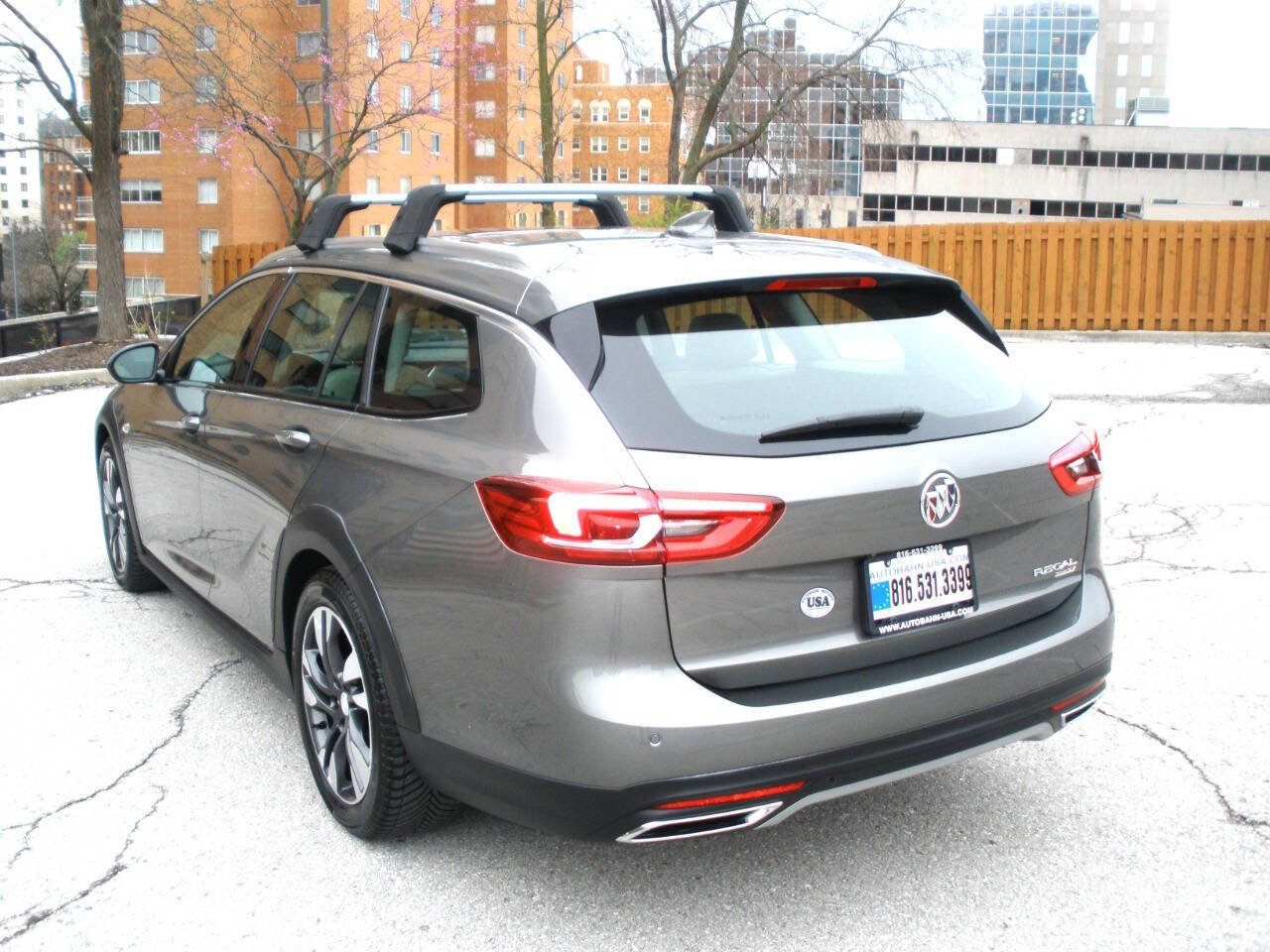 Used 2019 Buick Regal Essence w/ Driver Confidence Package I image 8