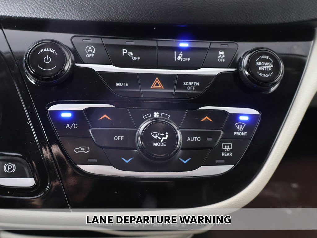 Used 2022 Chrysler Pacifica Touring-L image 5