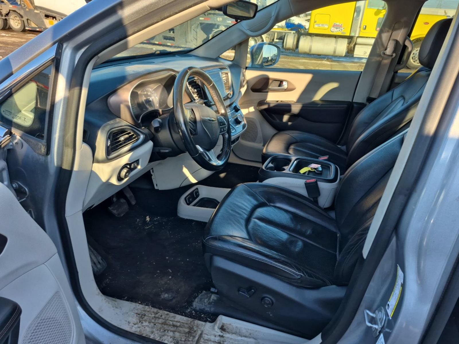 Used 2018 Chrysler Pacifica Touring-L w/ Advanced Safetytec Group FWD image 7