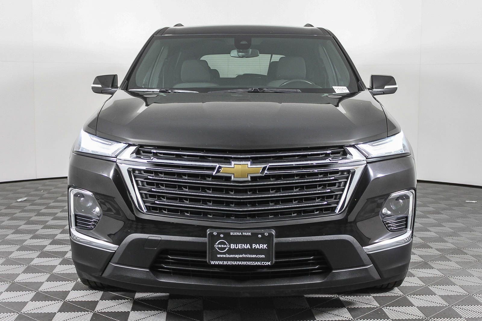 Used 2023 Chevrolet Traverse LT image 2