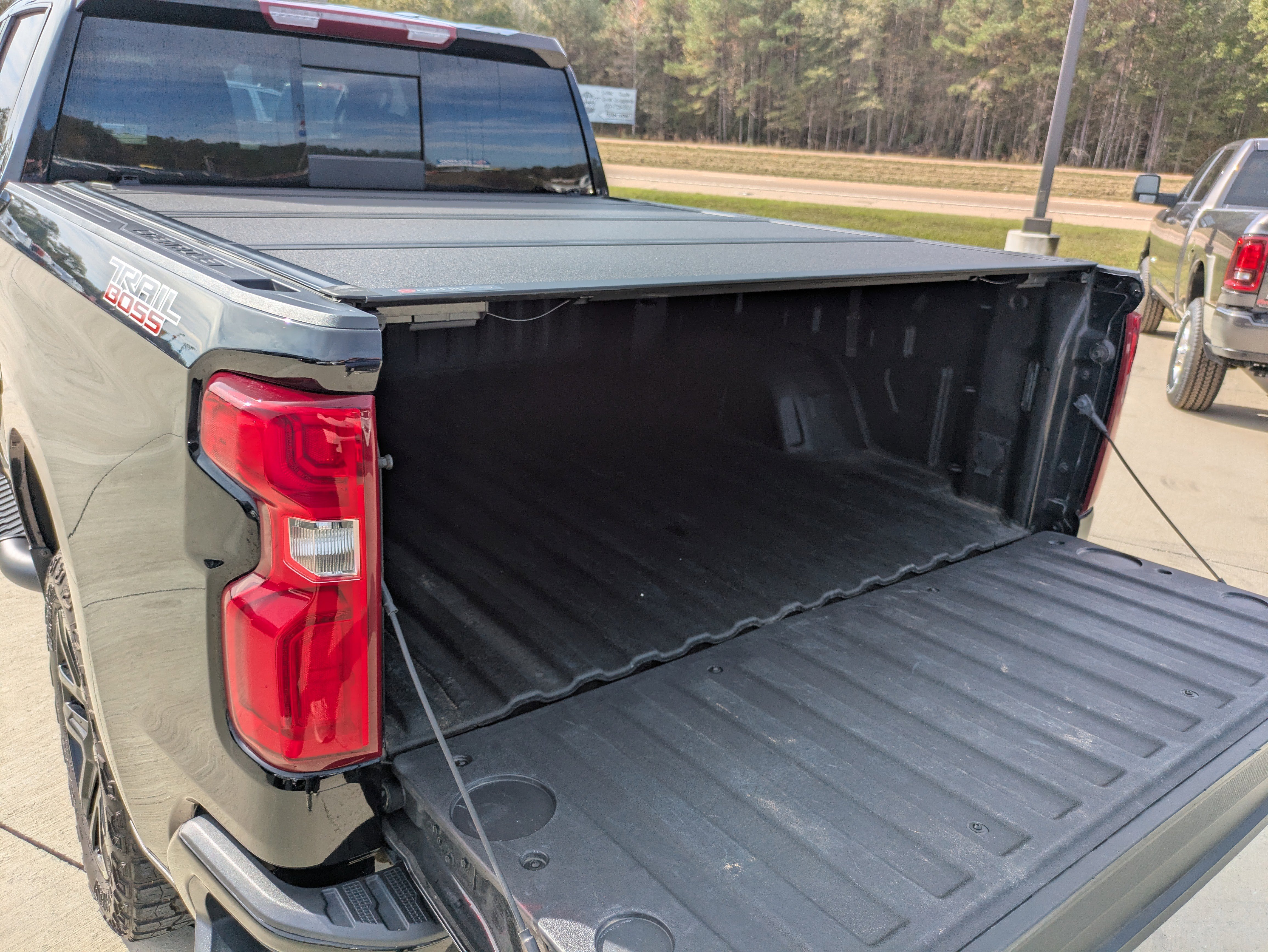 Used 2024 Chevrolet Silverado 1500 LT Trail Boss w/ Convenience Package II image 7