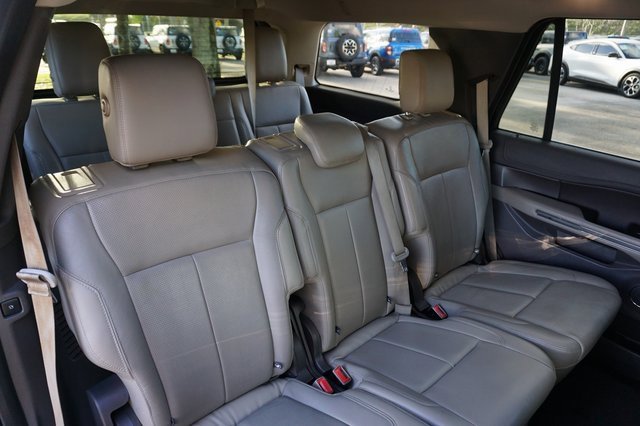 Used 2018 Ford Expedition XLT w/ Equipment Group 202A image 12