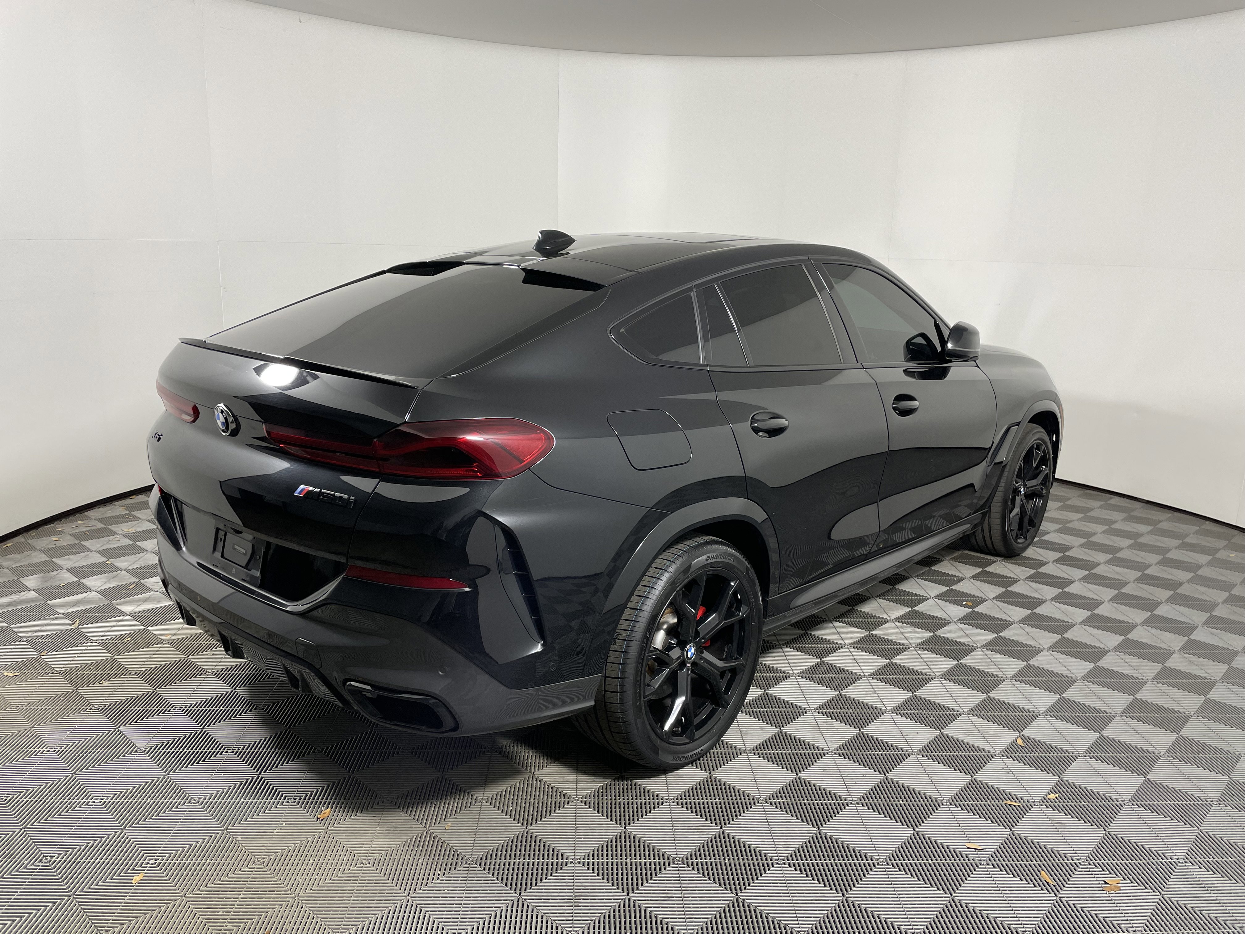 Used 2022 BMW X6 M50i w/ Executive Package image 5