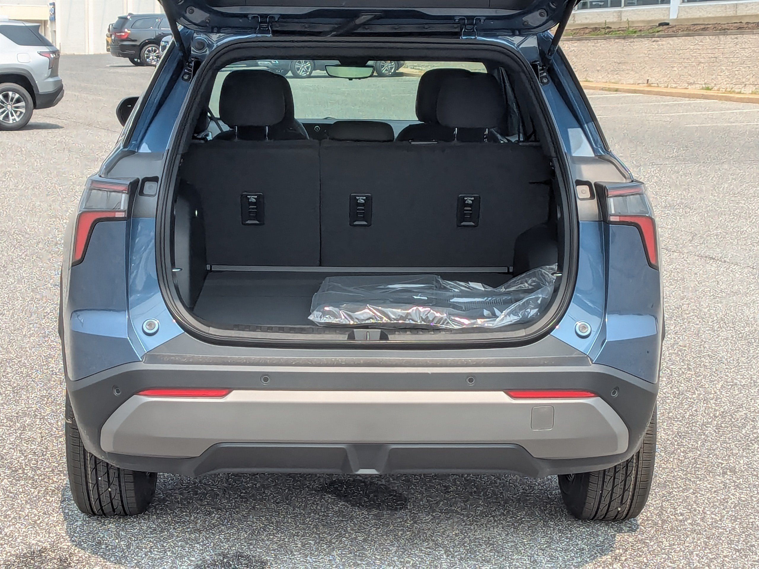 New 2027 Chevrolet Equinox LT w/ Safety and Technology Package FWD image 7