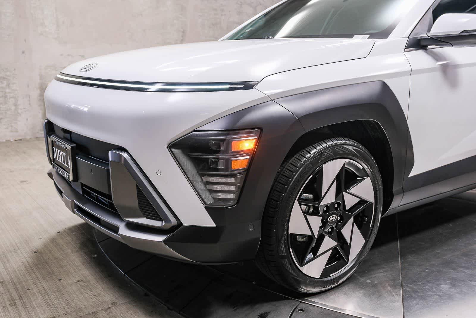 Used 2024 Hyundai Kona Limited FWD image 11