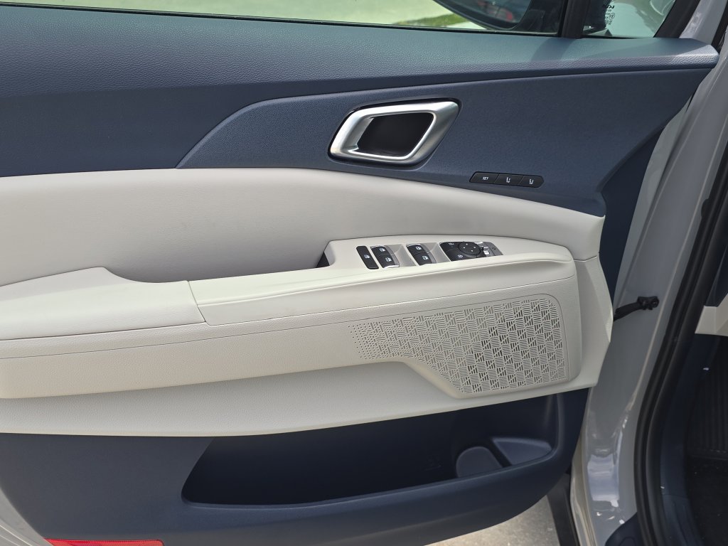 New 2026 Kia Carnival EX FWD image 19
