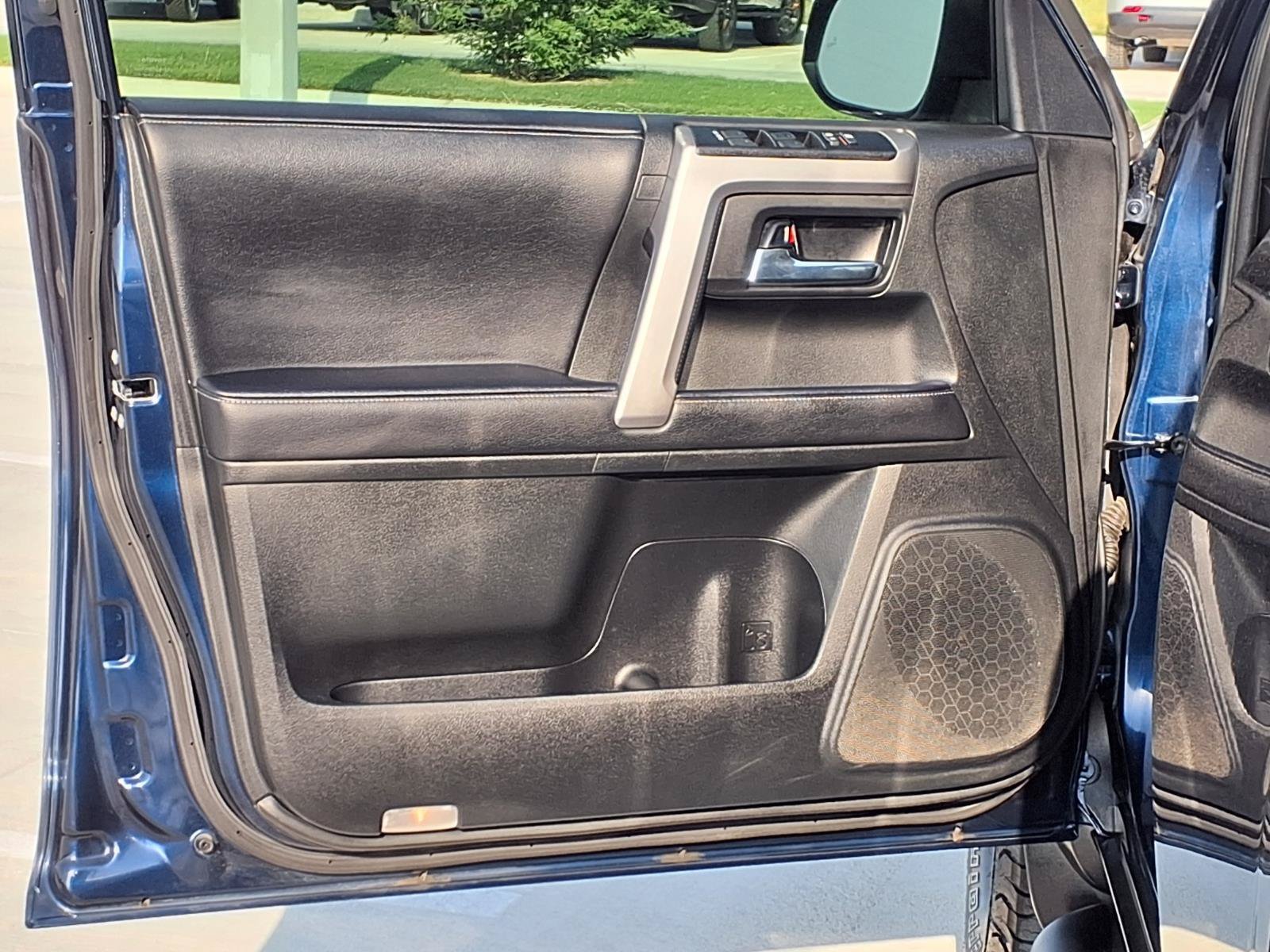 Used 2022 Toyota 4Runner SR5 Premium w/ Moonroof Package RWD image 27