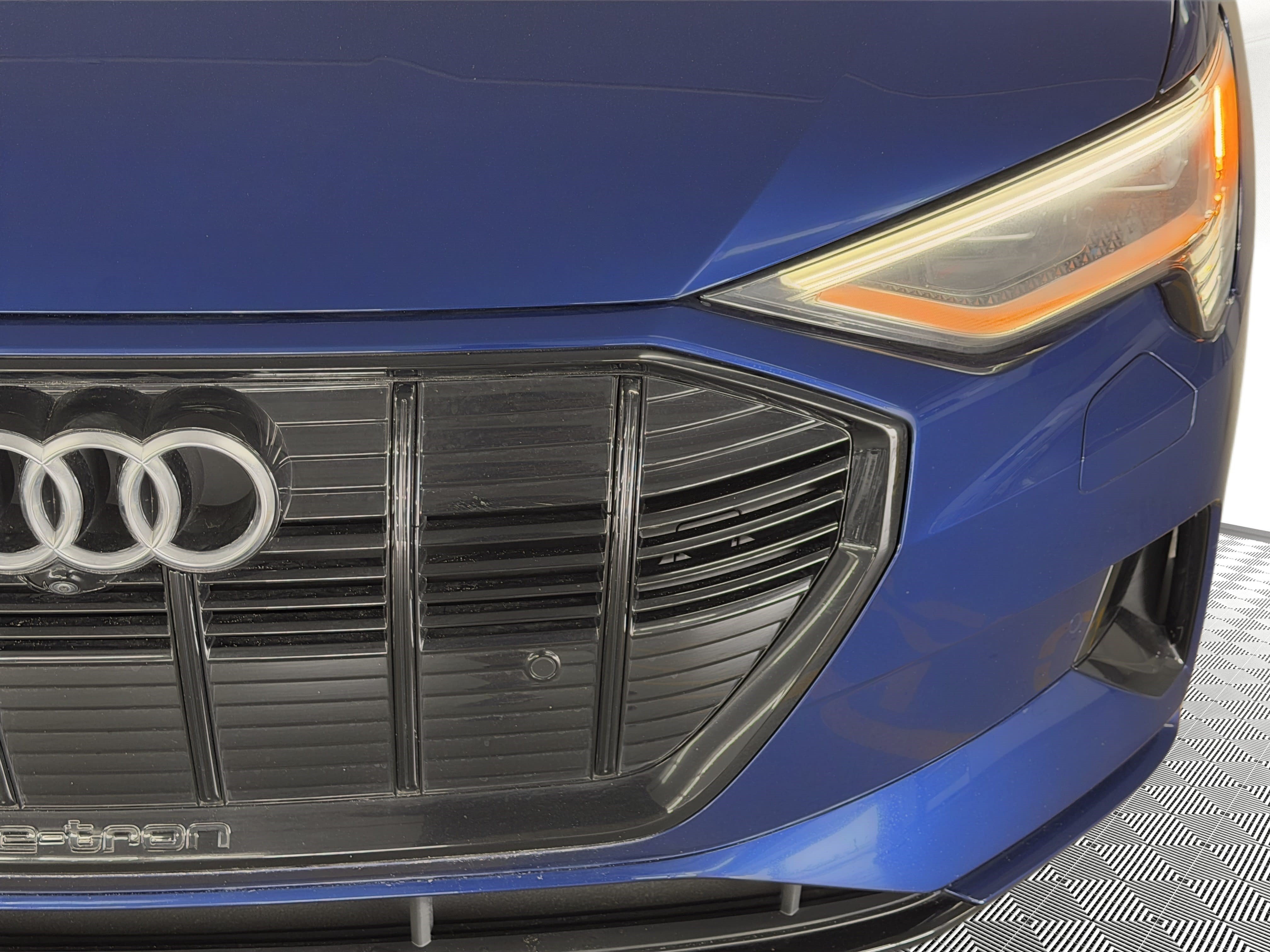 Used 2022 Audi e-tron Premium w/ Convenience Plus Package AWD/4WD image 11