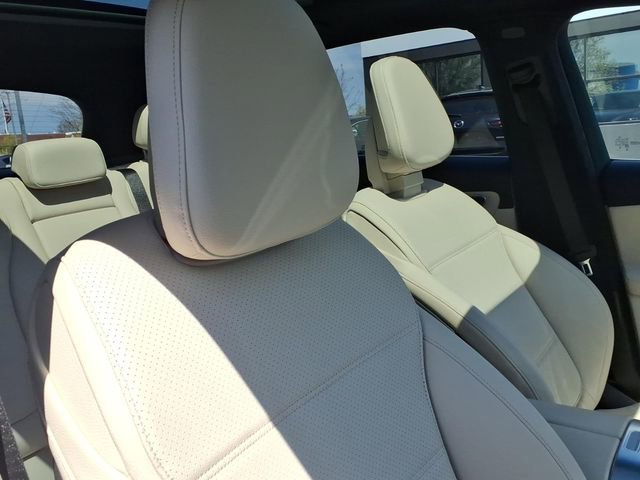 Used 2025 Mercedes-Benz GLC 300 4MATIC image 28