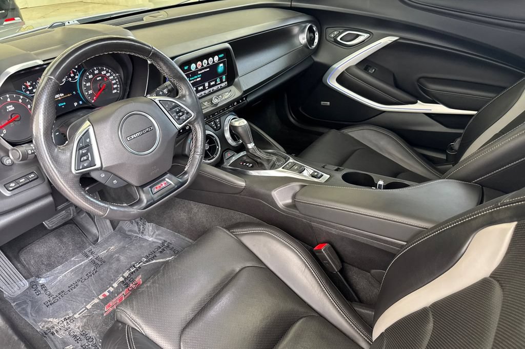 Used 2018 Chevrolet Camaro SS RWD image 4