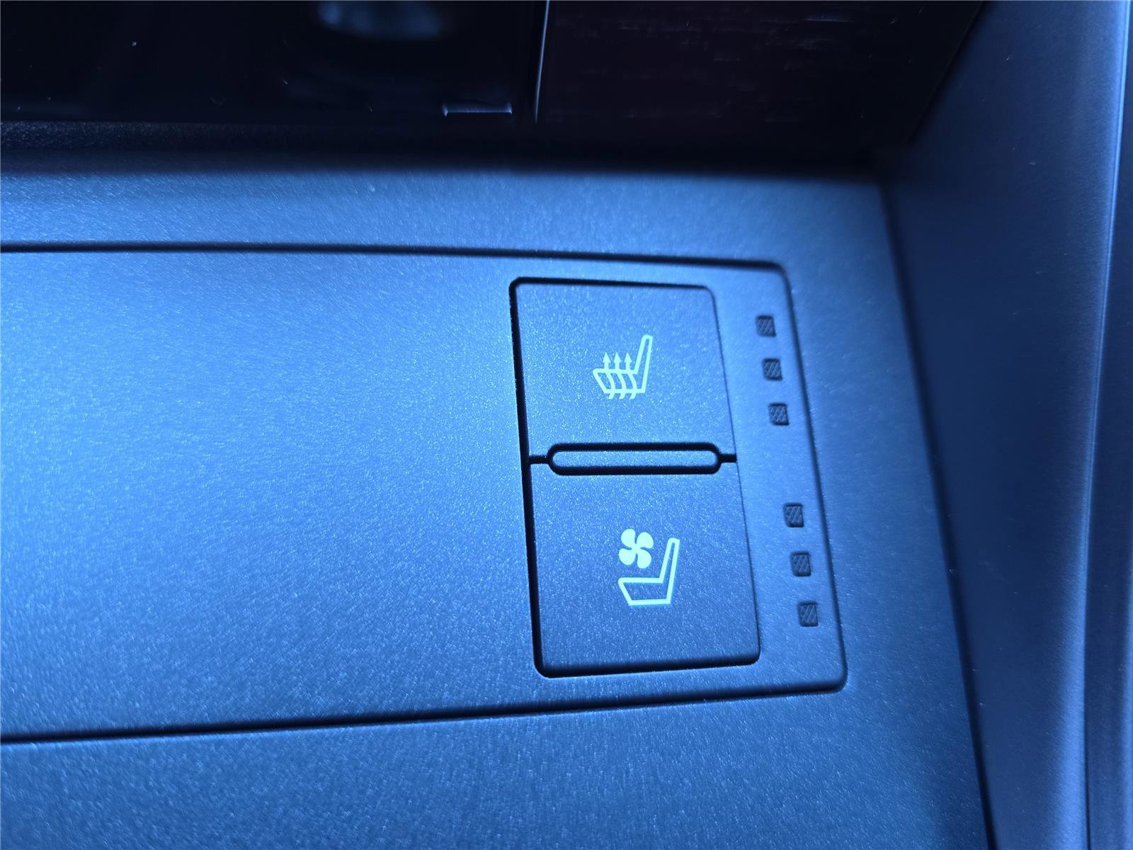 Used 2025 Lexus IS 500 IS 500 F SPORT Performance image 21