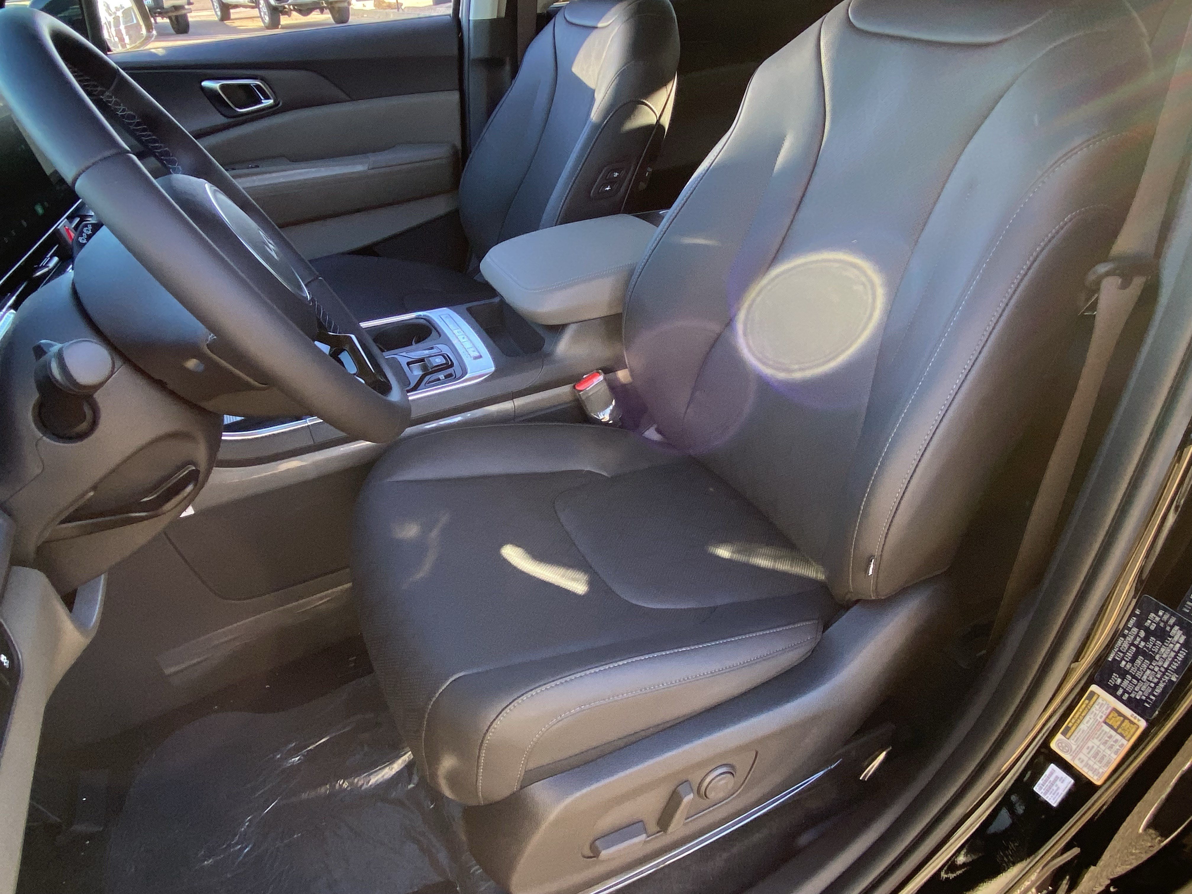 New 2026 Kia Carnival EX FWD image 18