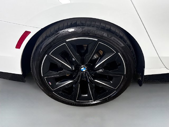 Used 2025 BMW i7 eDrive50 w/ M Sport Package RWD image 32