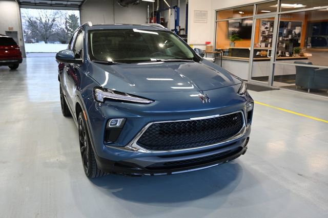 Used 2025 Buick Encore GX Sport Touring w/ Experience Buick Package image 3