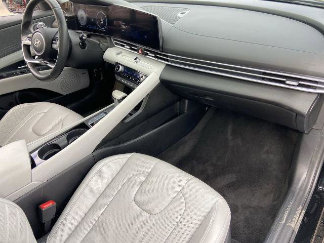 Used 2025 Hyundai Elantra Limited image 25