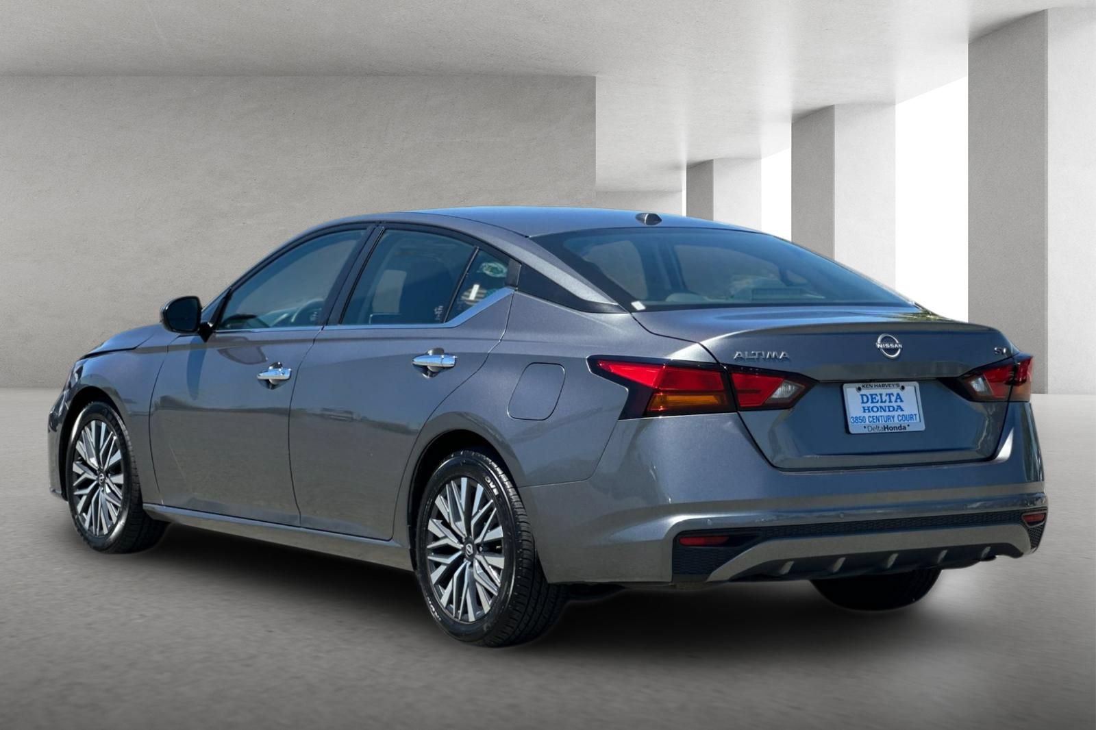 Used 2023 Nissan Altima 2.5 SV FWD image 6