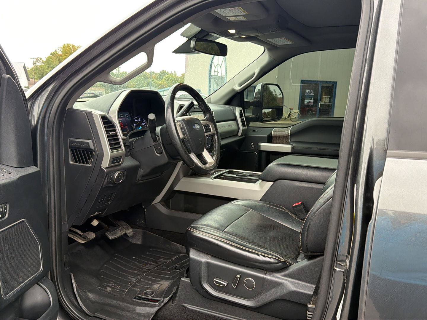 Used 2019 Ford F250 Lariat w/ Lariat Ultimate Package AWD/4WD image 9
