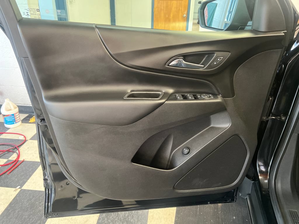 Used 2019 Chevrolet Equinox LT w/ Sun & Navigation Package AWD/4WD image 36